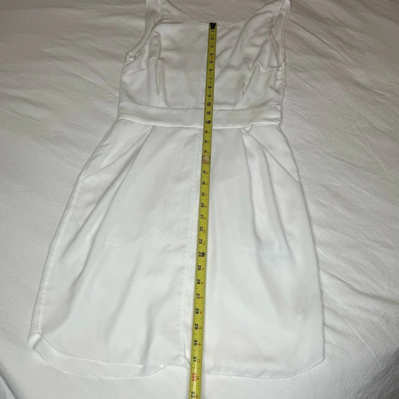 Wilfred Aritzia classic elegant white dress with a V neckline Size S pockets - Picture 8 of 12
